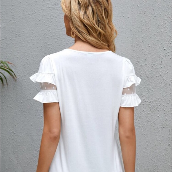 ⭐️ Firm Price ⭐️ Pre-owned White meshed layer top - Picture 2 of 5